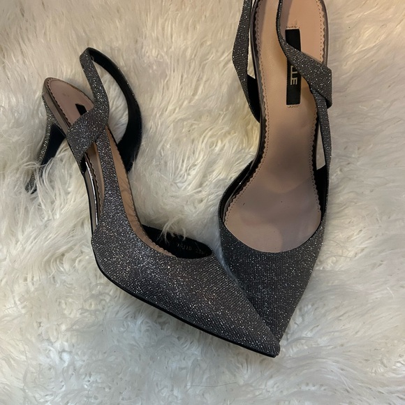 Elegant Gray Glitter Slingback Heels - Picture 3 of 6